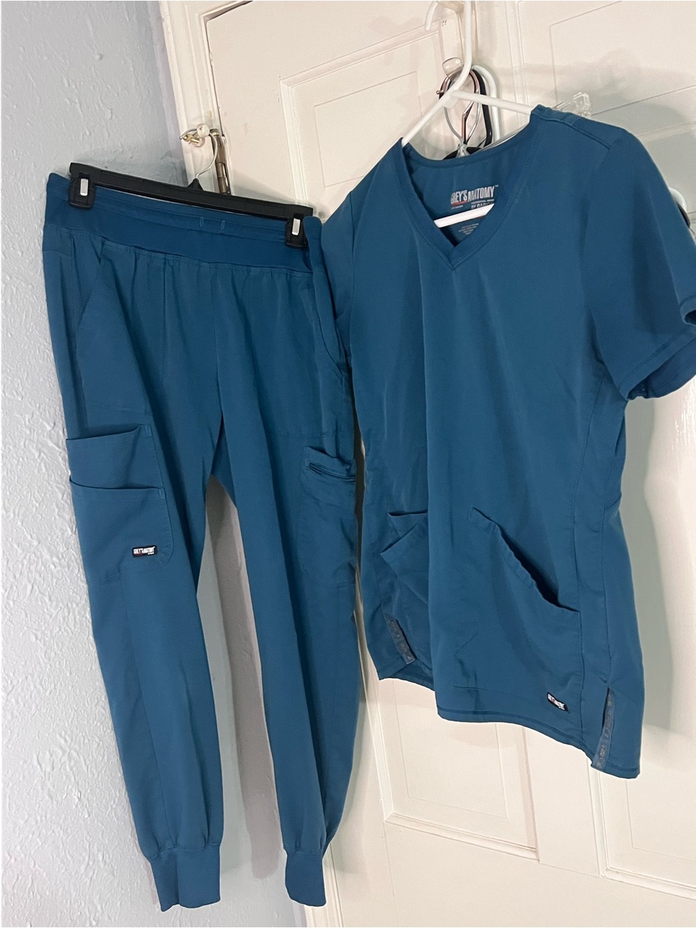 Grey's Anatomy Teal Women's Scrub Top and Jogger Pants
